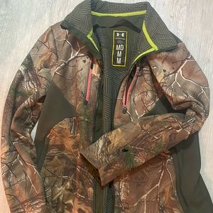 Woman’s under armor camp jacket. Medium weight with embedded thermal lining.